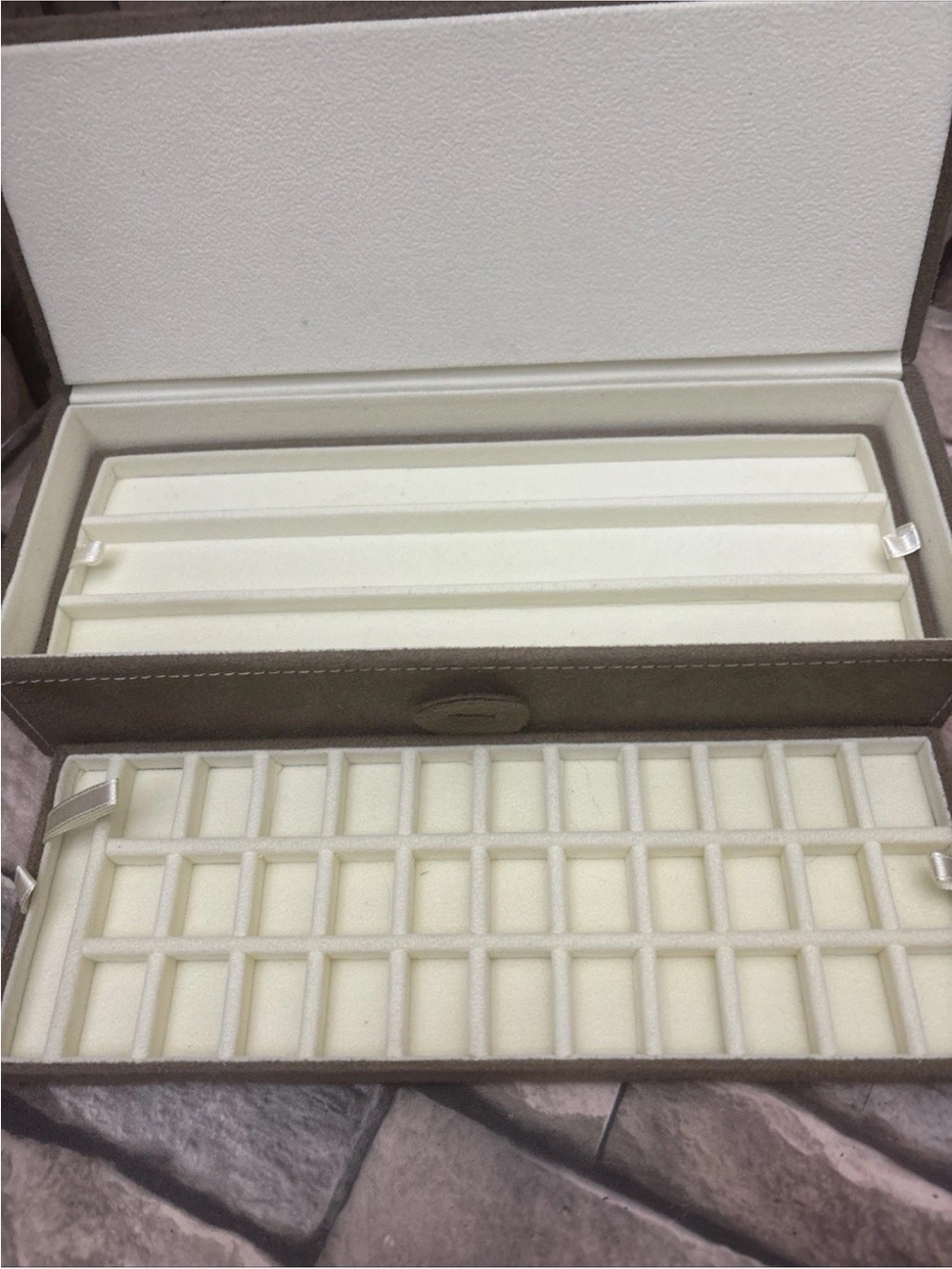 Pandora brown suede jewelry box, specifically designed for charms and bracelets - Picture 8 of 10